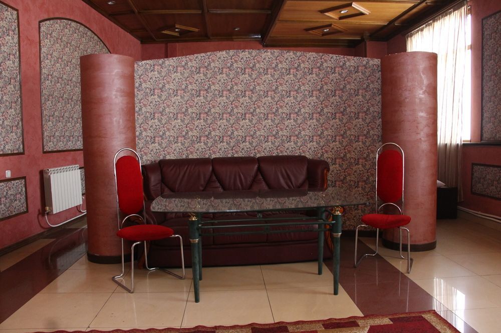 Aratta Hotel Argavand Extérieur photo