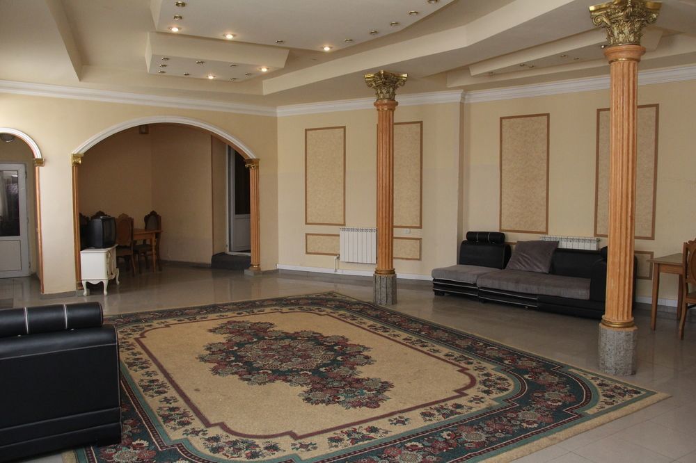 Aratta Hotel Argavand Extérieur photo