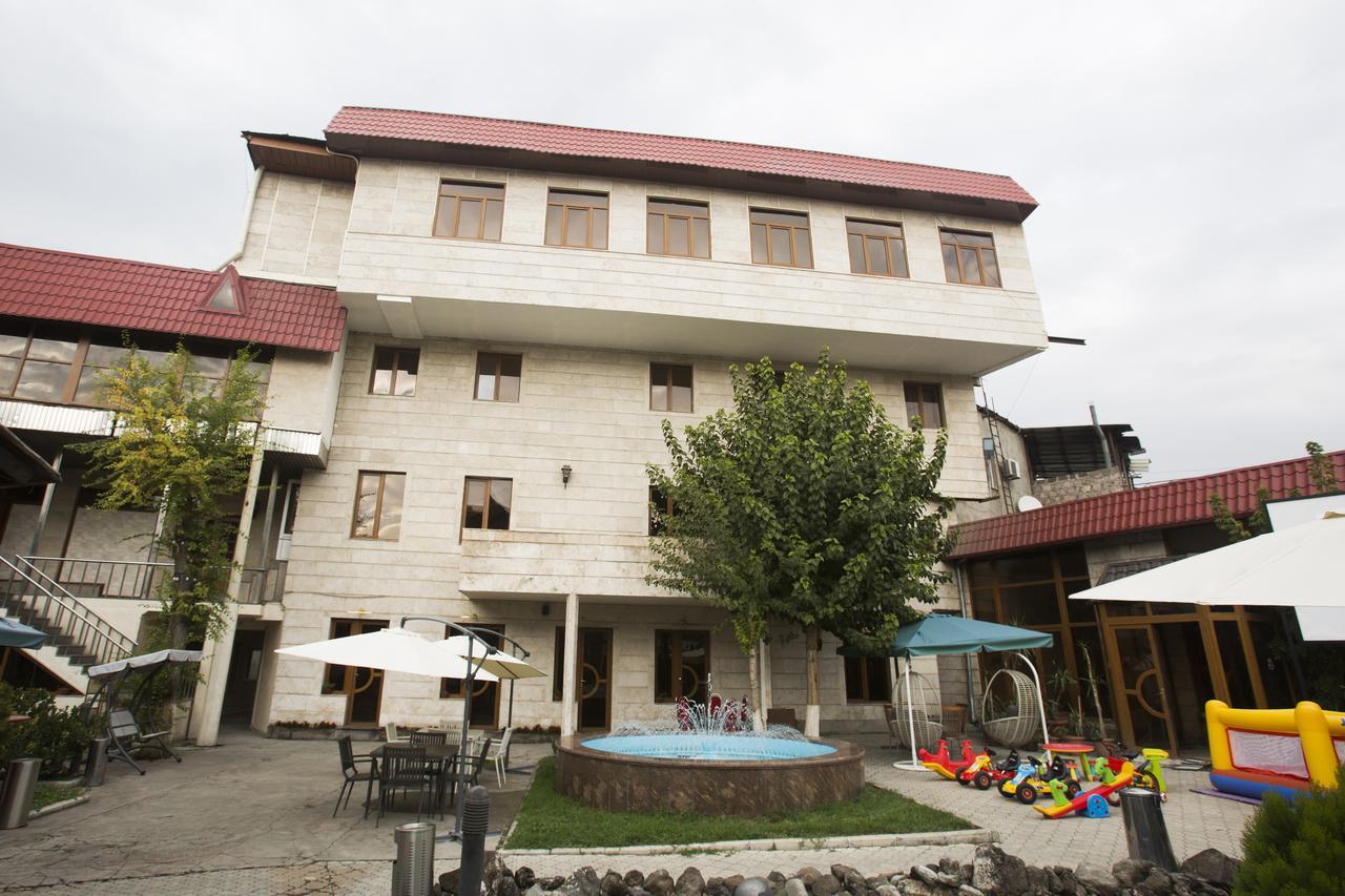Aratta Hotel Argavand Extérieur photo