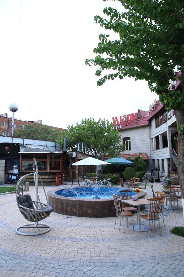 Aratta Hotel Argavand Extérieur photo
