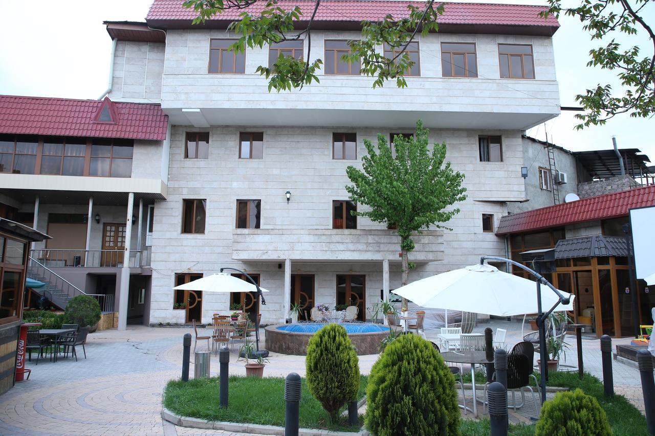 Aratta Hotel Argavand Extérieur photo