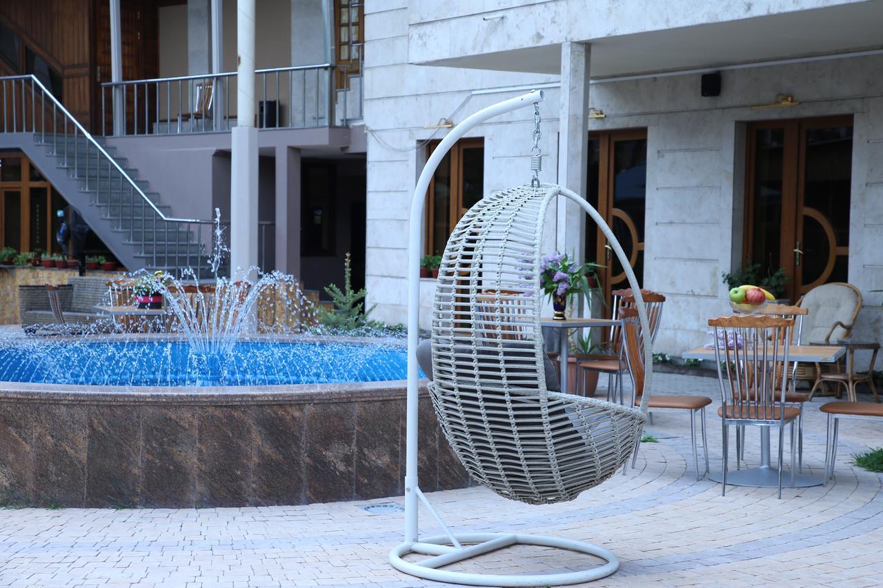 Aratta Hotel Argavand Extérieur photo