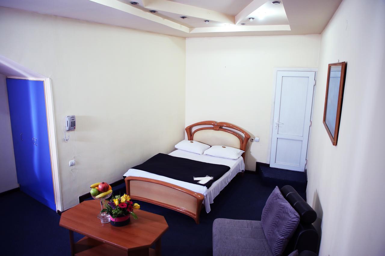 Aratta Hotel Argavand Extérieur photo
